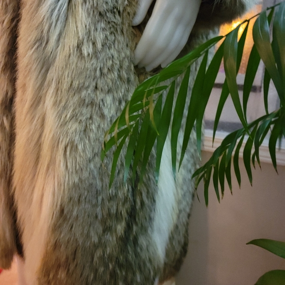 VINTAGE GENUINE FUR COAT & HAT - Picture 12 of 12